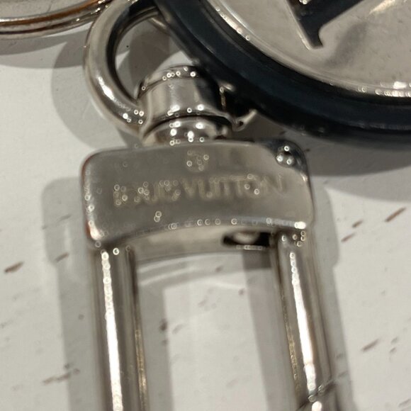 Louis Vuitton LV Circle Bag Charm & Key Holder (112724) - Picture 3 of 3